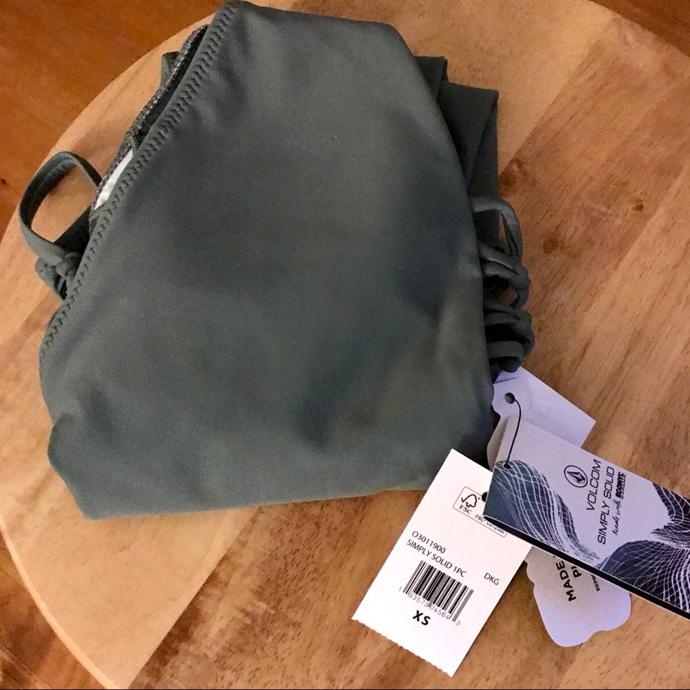 Sold ✅ NWT Volcom one piece swimsuit plunge - Picture 12 of 15